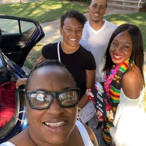 Meet your Posher, Dee